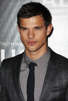 Taylor-lautner-sydney-abduction-premiere-11