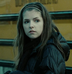 https://static.wikia.nocookie.net/twilightsaga/images/c/ce/Jessica-stanley-and-twilight-gallery.png/revision/latest/scale-to-width-down/250?cb=20120418114636
