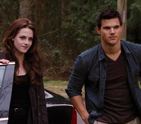 twilight new moon bella and jacob