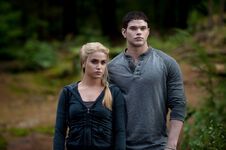 Eclipse-emmett-and-rosalie-12858185-800-532