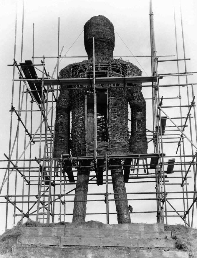 Man under construction, gg 12498