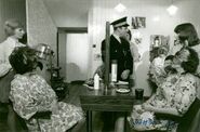 Howie in hairdressers (small)