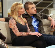 Wtw-TwoAndAHalfMen-ep1015-jpg 191939.jpg