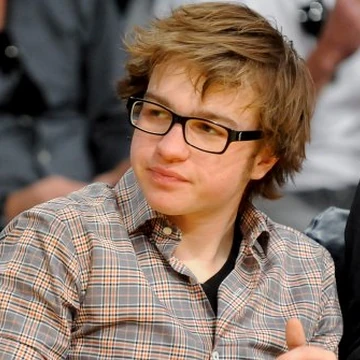 Angus T Jones Two And A Half Men Wiki Fandom