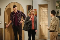 Two-and-a-Half-Men-For-Whom-The-Booty-Calls-Season-12-Episode-11-04.jpg (203 KB)