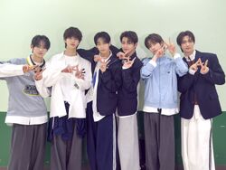 TWS 'Last Bell' Showcase 〈한 겨울밤의 꿈〉 - YouTube