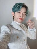 [2020.01.30] #2 그리고 수상소감으로 말하려 한 건데 이렇게 올려요!모아 분들께 받은 사랑을 어떻게 다 보답할 수 있을진 모르겠지만 올해 더 좋은 음악과 무대로 보답하고 싶어요!올해는 더 많이 만나면 좋겠고 감사하고 사랑해요❤️