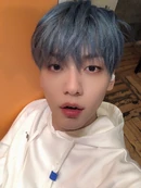 [2020.10.08] #1 수빈입니다! VR 버전 컨포 촬영 때 찍은 셀카예요 모자를 불편해해서 개인 촬영이 끝나자마자 캡을 반납한 탓에 ㅜㅜ 캡 없이 찍은 셀카 뿐이네요 내일 뮤뱅에서 봐요 여러분~ #TOMORROW_X_TOGETHER #수빈 #SOOBIN