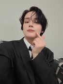 [2022.11.30] #2 다들 마마 즐거우셨나용??? 모아분들이랑 함께 무대 즐겨서 너무 행복했어용!! 또 월드 와이드 팬 초이스 라는 값진 상을 받을 수 있어서 영광입니당!! 늘 고마워용 모아깅들>3<♡♡ #휴닝카이 #HUENINGKAI