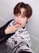 [2020.06.09] #1 와우!! 오늘 더쇼 무대 정말로 재밌었어욤!!!!^0^ 모아분들도 즐거우셨죵!!! 오늘도 잘 마무리해서 다행이네요................. 마지막 표정은 제발 머리속에서 잊어주세용... ^^:; (왜 그랬지 진짜...) #휴닝카이 #HUENINGKAI