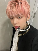 [2020.12.19] #2 어제 저희 Hug 무대 잘 보셨나여~~ 동방신기 선배님들의 무대를 커버할 수 있어서 영광이었고 많은 분들이 좋아해 주시는 것 같아 기쁘네요ㅎㅎ 재미있는 커버 무대였습니다~!!! #TXT_연준 #TXT_YEONJUN