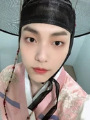 [2020.09.25] #7 MC 수빈입니다! 오랜만에 한복을 입은 제 모습을 보여드렸는데요~ 잘 어울렸나요 ㅎㅎ 아쉽게도 다음주에는 뮤뱅에서 인사드리지 못하지만 ㅜㅜ 다다음주 뮤뱅에서도 새로운 모습으로 만나요! #TOMORROW_X_TOGETHER #수빈 #SOOBIN