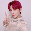 [2020.05.22] #2 조금만 기다려~~를 진짜로 제가 하게되었네요ㅎㅎㅎ오늘 무대도 재밌게 보셨나요??머리색이 완전 빨간색에서 오늘 조금 달라진 것 같아요❣ #태현 #Taehyun