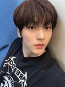 [2020.04.19] #1 수빈입니다!비가 오고 있네요 ㅜㅜ 이상하게 저는 비가 오는 날에는 기분이 다운되고... 힘도 잘 안 나더라고요 여러분들은 저 보고 힘내요 헤헷 #TOMORROW_X_TOGETHER #수빈 #SOOBIN