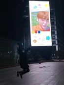 [2020.12.06] #4 수빈입니다! 마마가 끝나자마자 헐레벌떡 달려가서 찍고 왔어요 ㅎㅎ 늦은 시간이어서 회사 근처 외에 다른 곳들은 못 간 게 아쉽네요 ㅜㅜ 생일 축하해주신 많은 분들 모두 너무 감사해요! 올해도 마마에서 2개나 상을 받았는데 모두 모아 분들이 주신 상입니다~! 투바투 두 번째 마마 본상 축하해!