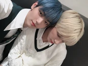 [2020.11.05] #4 수빈입니다! 5시 53분의 하늘에서... 를 생방송으로 보여드리는 건 처음이었는데 무사히 마무리해서 다행이에요 벌써 활동 2주차에 들어섰다는 게 신기하네요 ㅎㅎ 남은 활동도 지켜봐주세요~ 꾸벅꾸벅 졸고 있는 태현이도 데려왔어요 #TOMORROW_X_TOGETHER #TXT_수빈 #TXT_SOOBIN