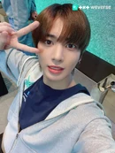 [2020.04.08] #1 “Run Away” Fan Meeting Selfie Extravaganza! (1)