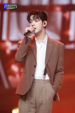 "Trust Fund Baby" (M Countdown) (May 12, 2022)