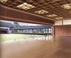 Phía trong câu lạc bộ Bắn Cung