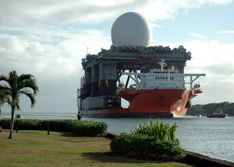 800px-X band radar platform entering Pearl on Heavy lift Marlin-1-