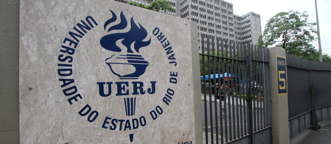 Obras interditam parte do estacionamento no Campus Maracanã - UERJ