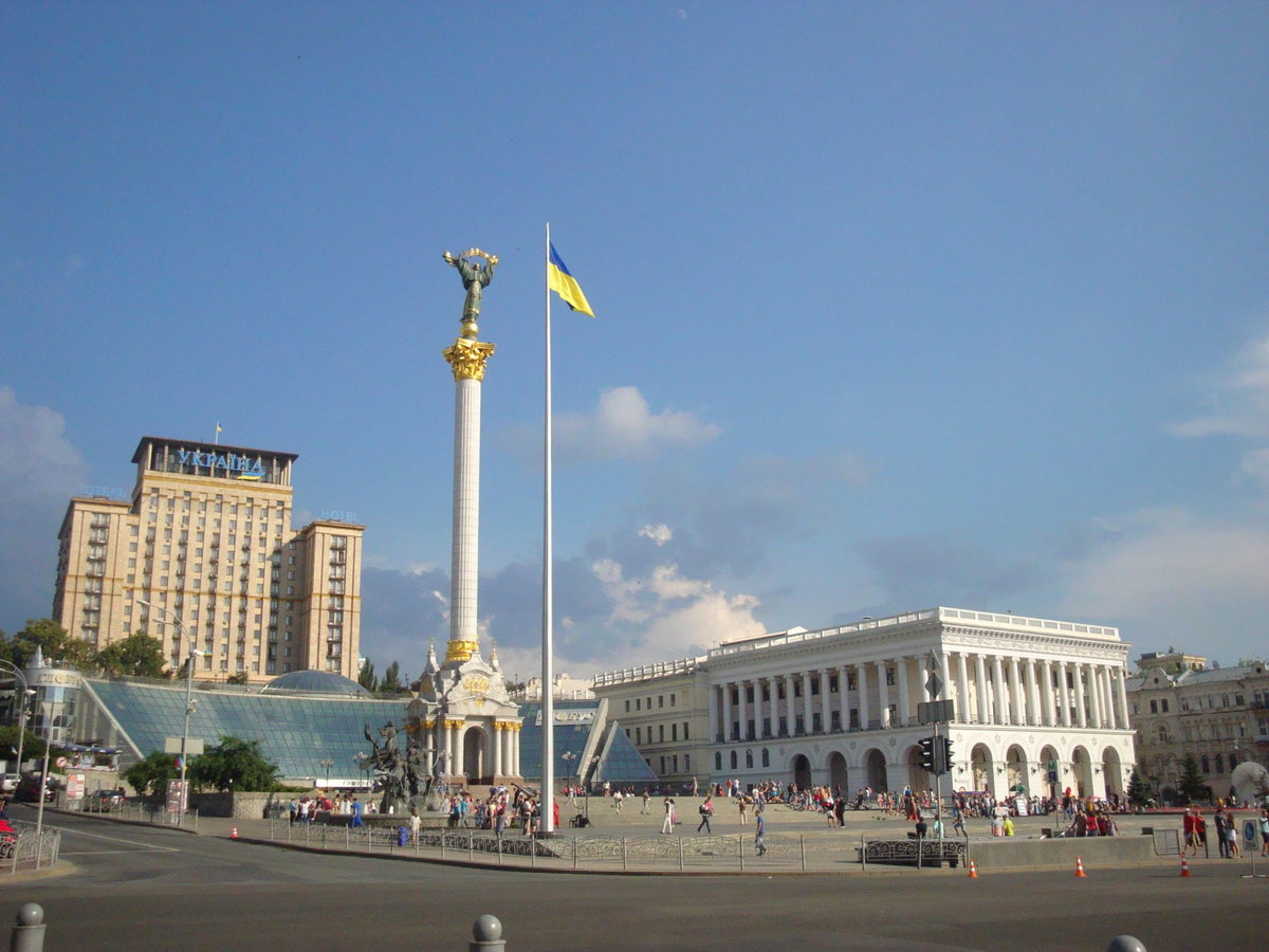 киев площадь победы показать