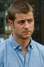 Benjamin McKenzie 2014 (cropped)