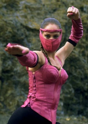 OG MILEENA *Lured Baraka into a trap and killed him. *One of the few  survivors of the Onaga tirade. *Led an army of Tarkatans who thought she  was Kitana. *<43 years old