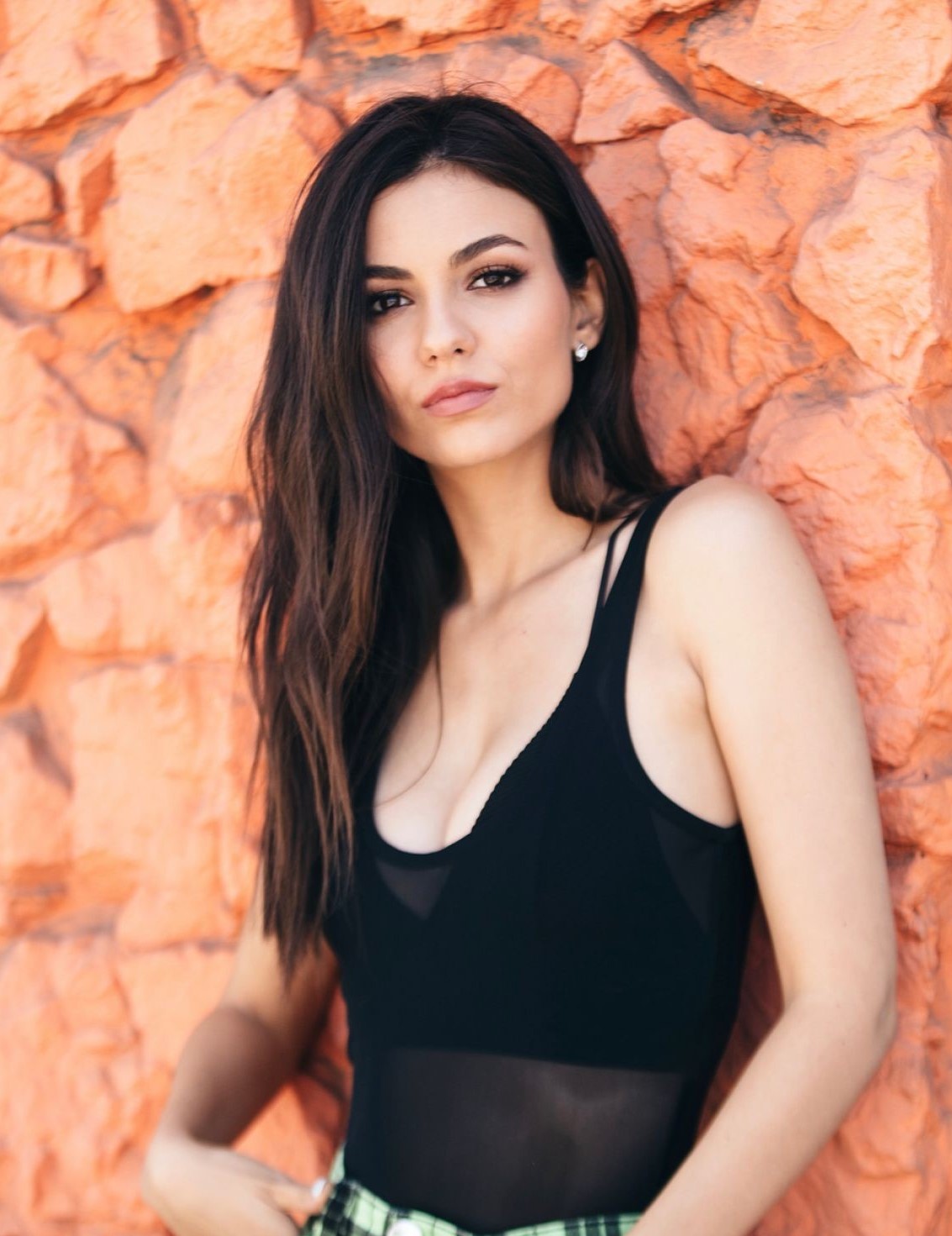 Victoria Justice shows off her thin pins as she films her newest