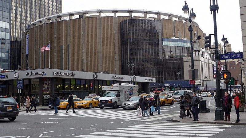 Scoreboard madison square garden manhattan hi-res stock