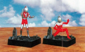 Banpresto-Ultraman-Cellphone-Holder