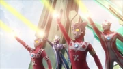 Astra, Hikari, Leo dan Mebius memberikan kuasa mereka kepada Ultraman Zero