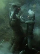 Kinguzaiga v mirrorman.jpg (11 KB)