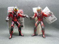 Ultraman Belial w/ Battlenizer (right: SP ver.)