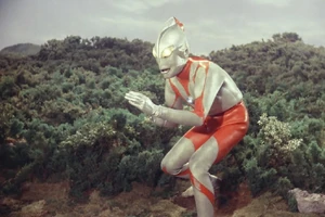 Ultraman's suit actor is played by '"`UNIQ--ref-00000029-QINU`"'