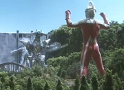 Seven muncul untuk menyelamatkan Mebius