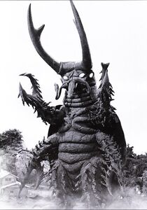 KUWAGANDA V.jpg