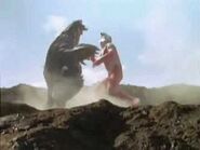Ultraman Dyna vs Mogedon
