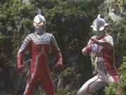 Seven dan Mebius melawan Grozam