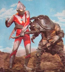 ウルトラマンと戦うアントラー