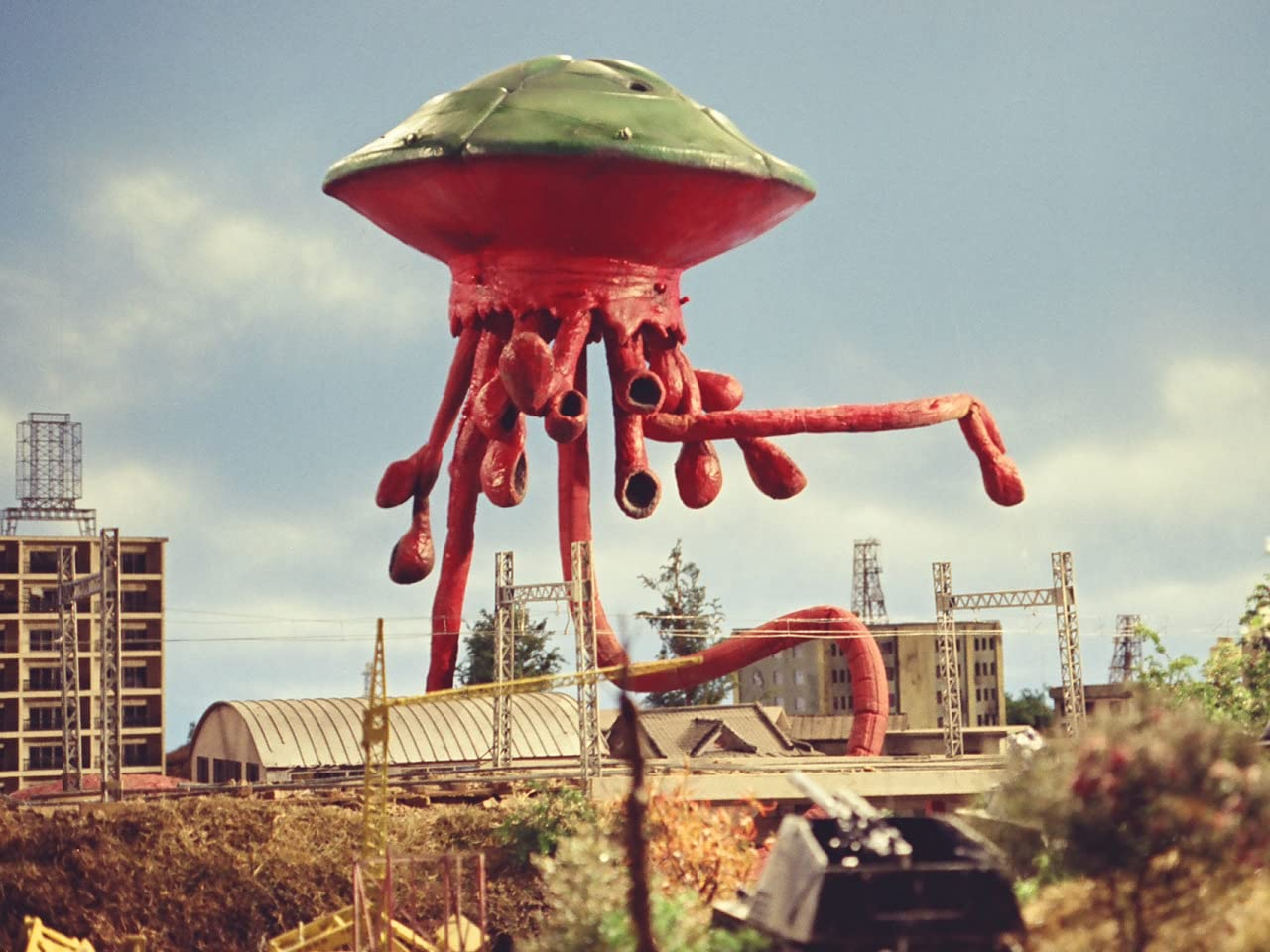 Leo is in Trouble! The Assassin is a Saucer Creature