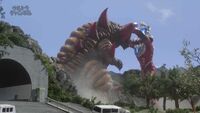 Skull Gomora vs. Geed Solid Burning
