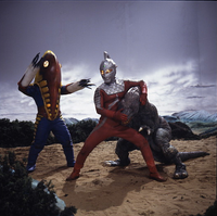 Seven vs. Dinosaur & Metron