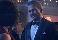 Салливан беседует с Надин