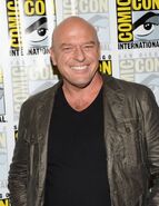 Dean Norris (8)