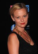 Samantha Mathis (4)