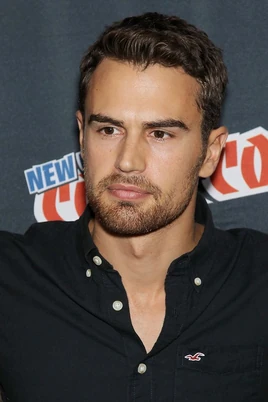 Theo James New York Comic Con