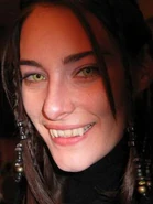 Zitaonset.jpg (10 kB) Zita Görög en el set entre disparos.