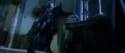Sélène attaque Michael à l'Appartement 510