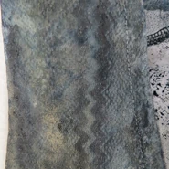 Collar on the long-sleeved shirt